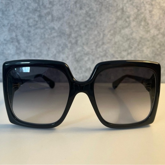 NWT Gucci GG0876s Oversized Black Sunglasses with authenticity card - Picture 4 of 5